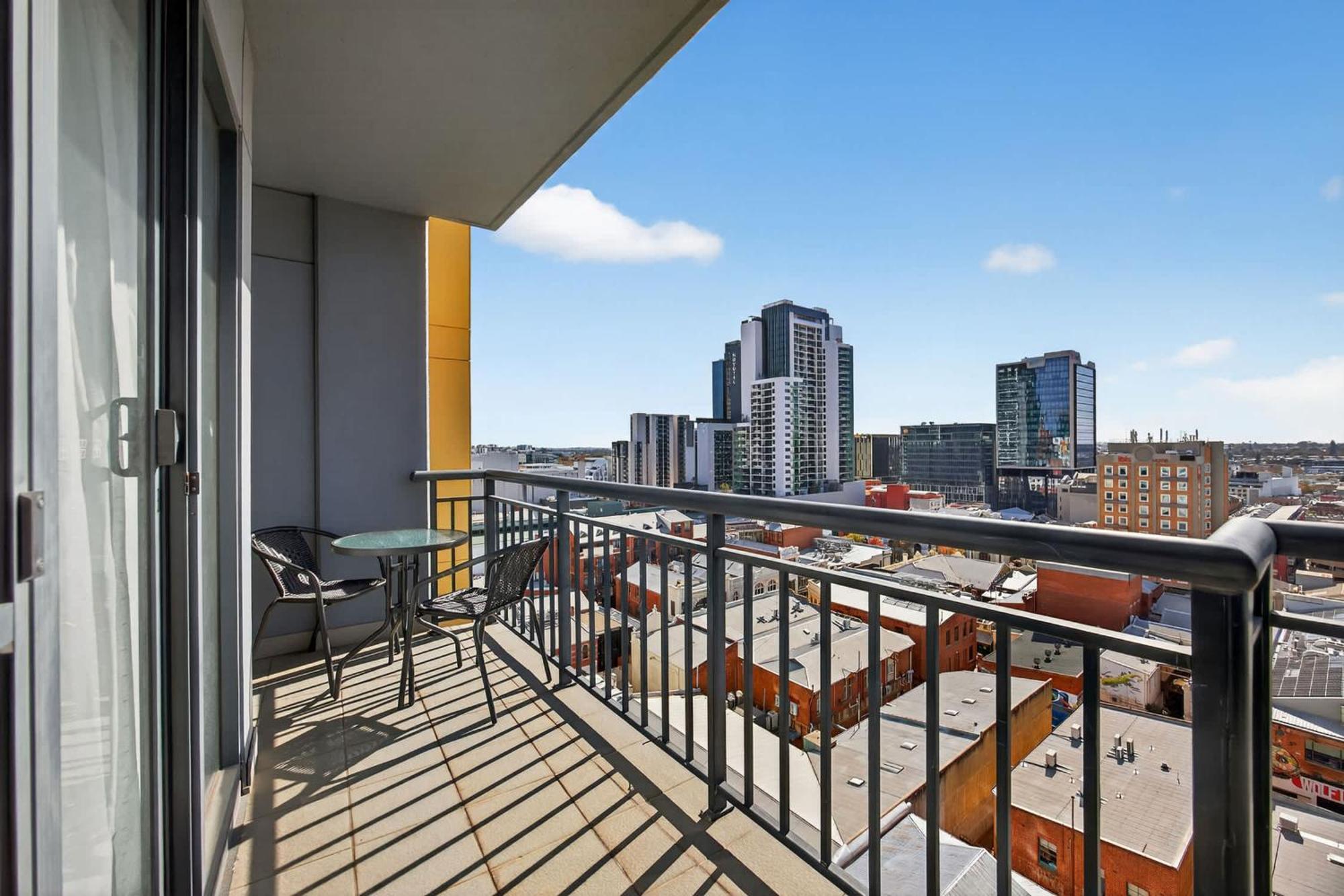 Stylish Cbd 2br With Balcony & Wi-fi Apartment *