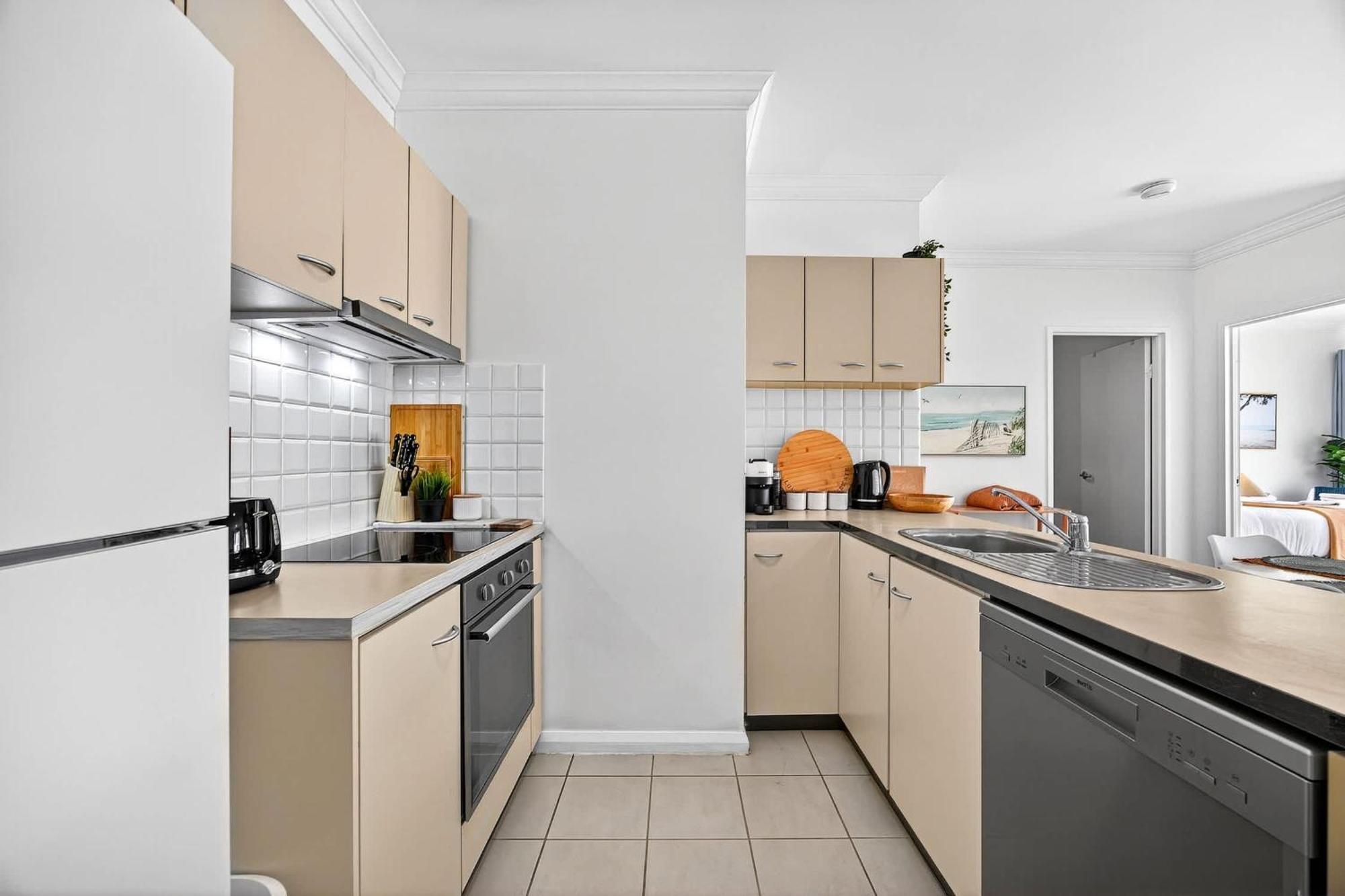 Apartment Stylish Cbd 2br With Balcony & Wi-fi *