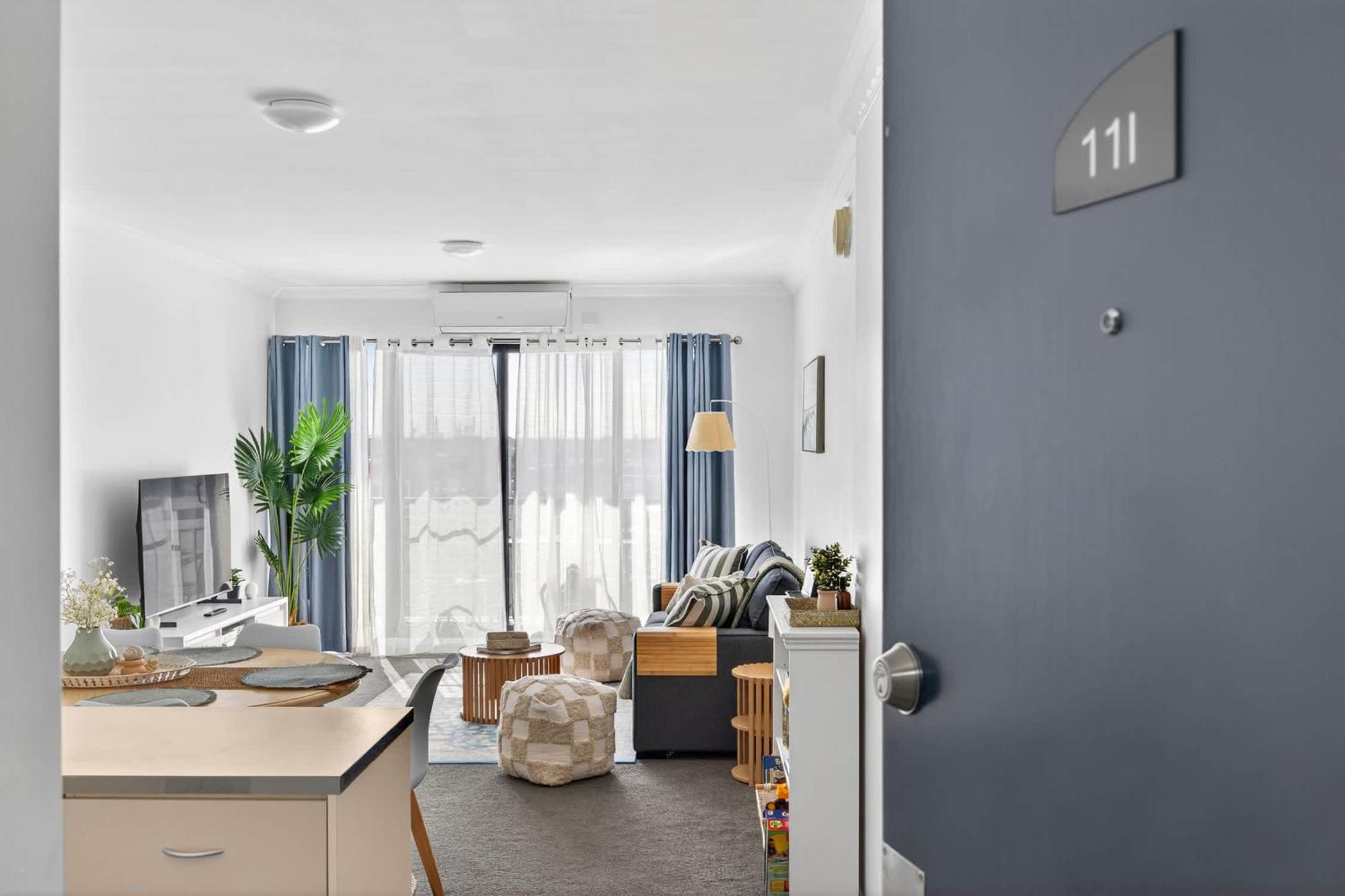Stylish Cbd 2br With Balcony & Wi-fi *