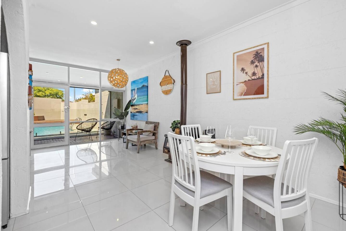 Bahay bakasyunan Maylands Coastal Vibe By Home2Bnb