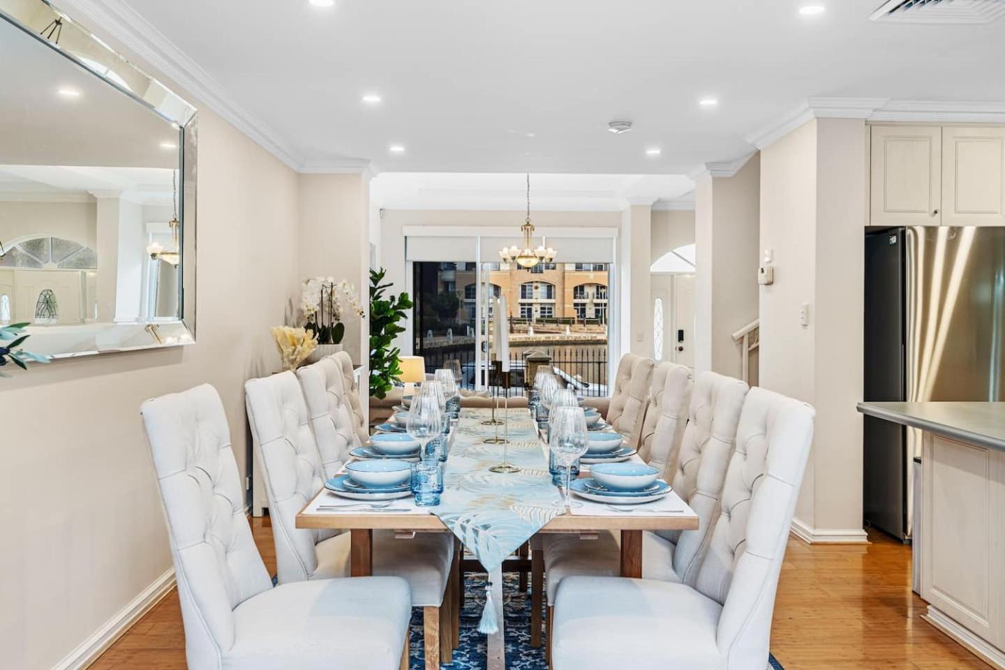 East Luxury Waterfront Retreat Holiday home *