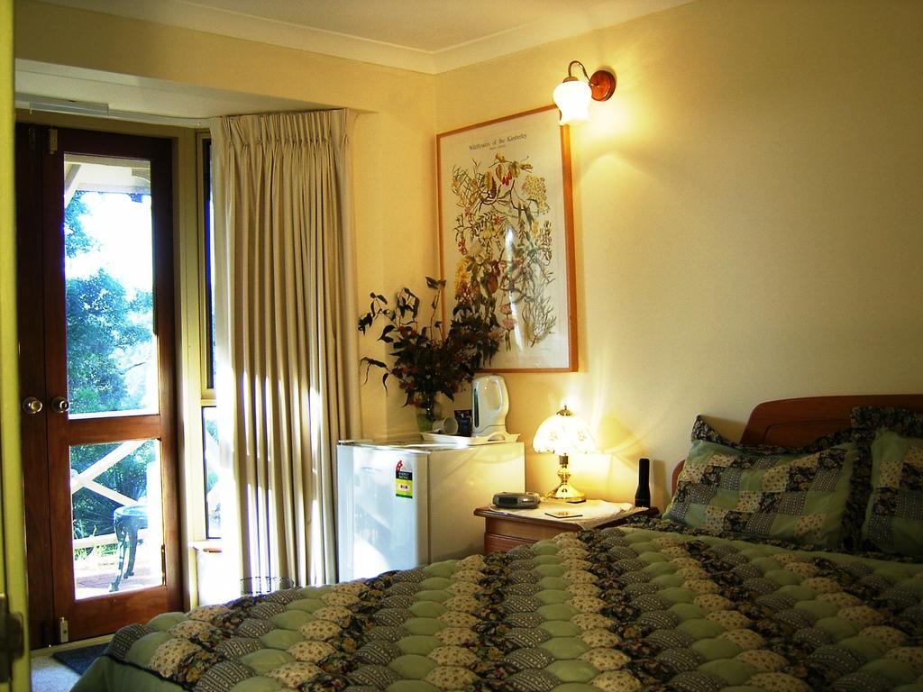 Eleebana Rumah tetamu 3*
