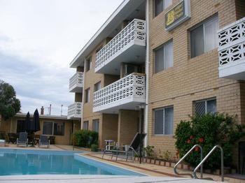 Aparthotel Batavia 3*