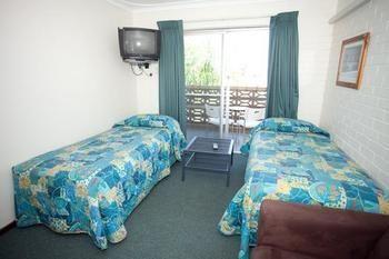Batavia Aparthotel 3*