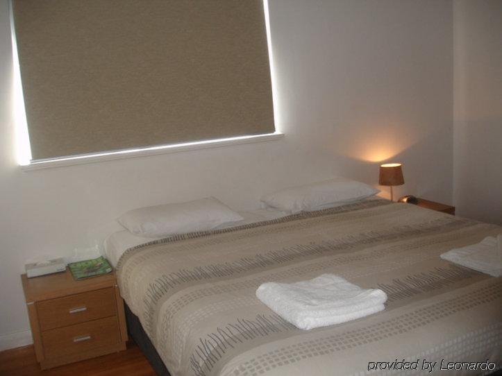 Scarborough Apartments 2*