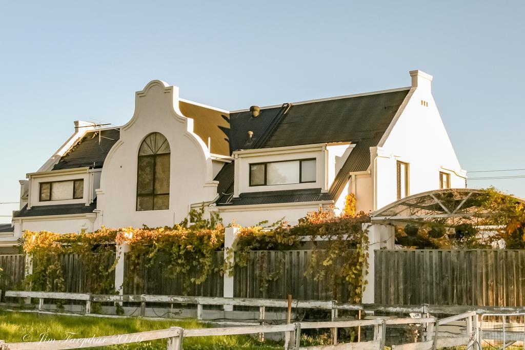 Aarn House Airport Bed & Breakfast