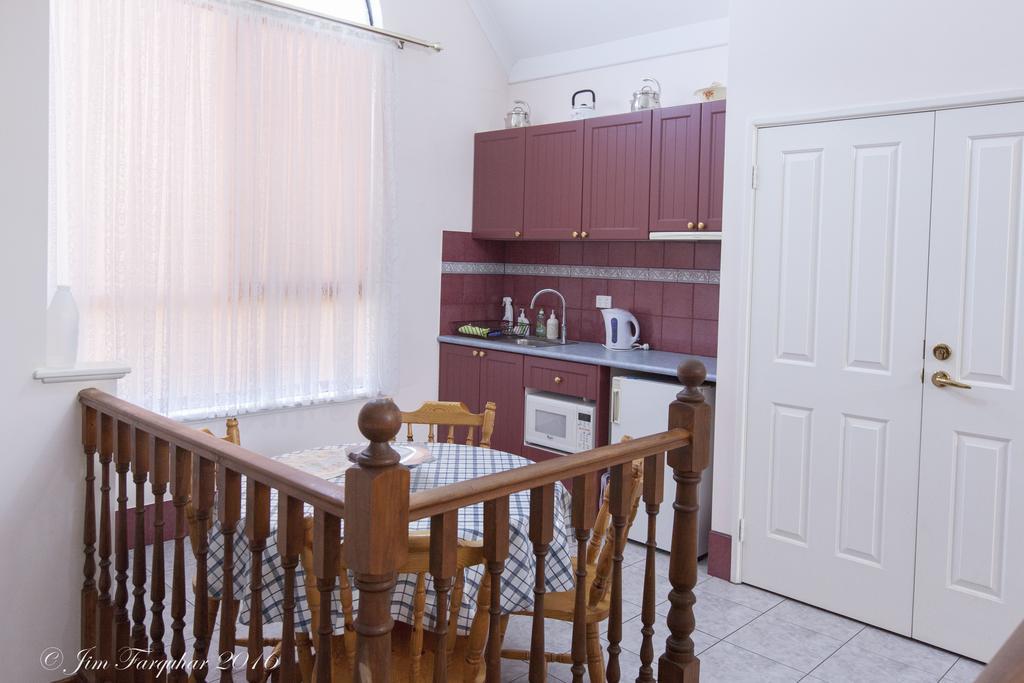 Aarn House Airport Bed & Breakfast *