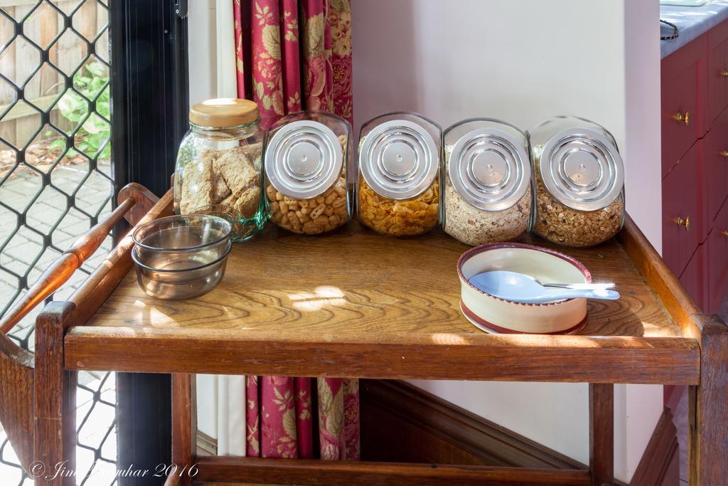 Aarn House Airport Bed & Breakfast