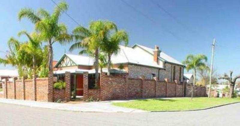 Above Bored Bed & Breakfast Perth