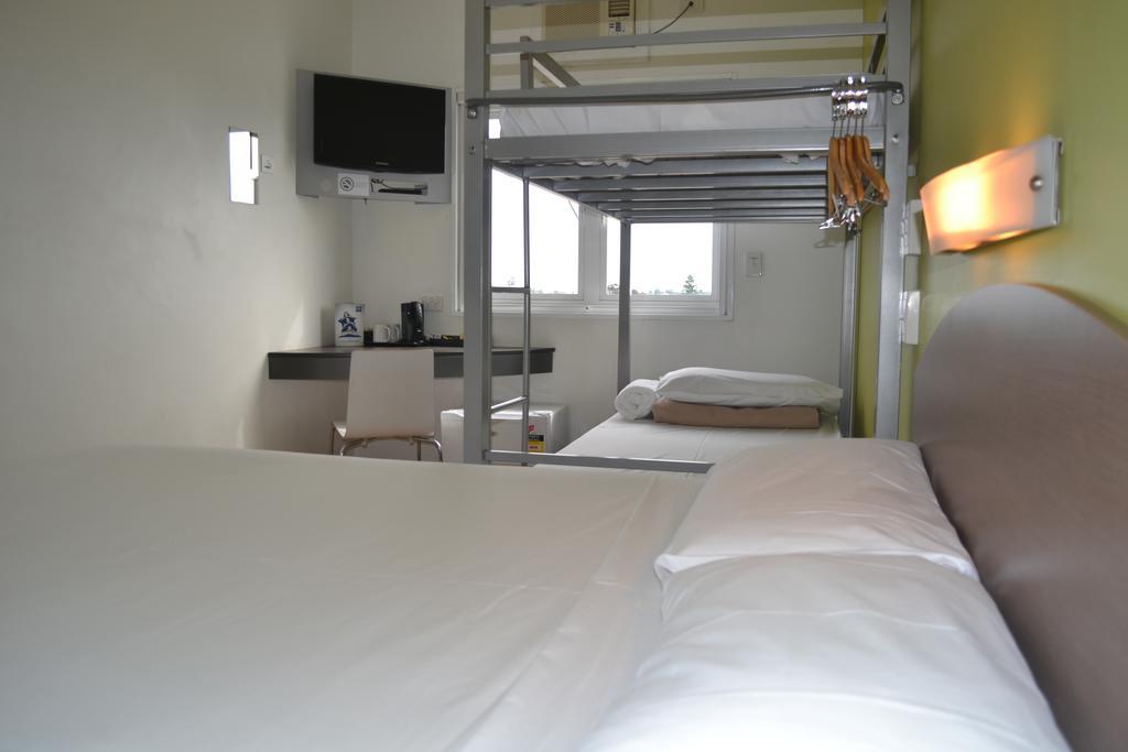Hotel Ibis Budget Airport 3*