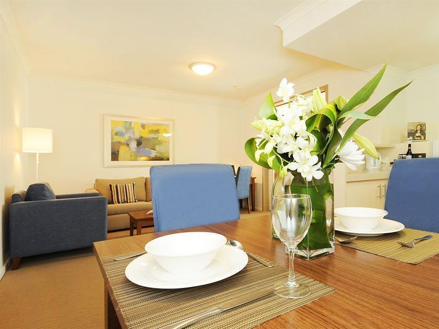 Quest West End Aparthotel 4*