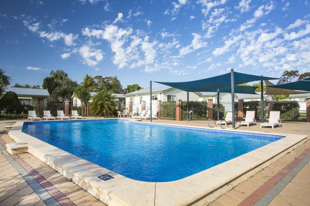 Discovery Parks - Airport 4*