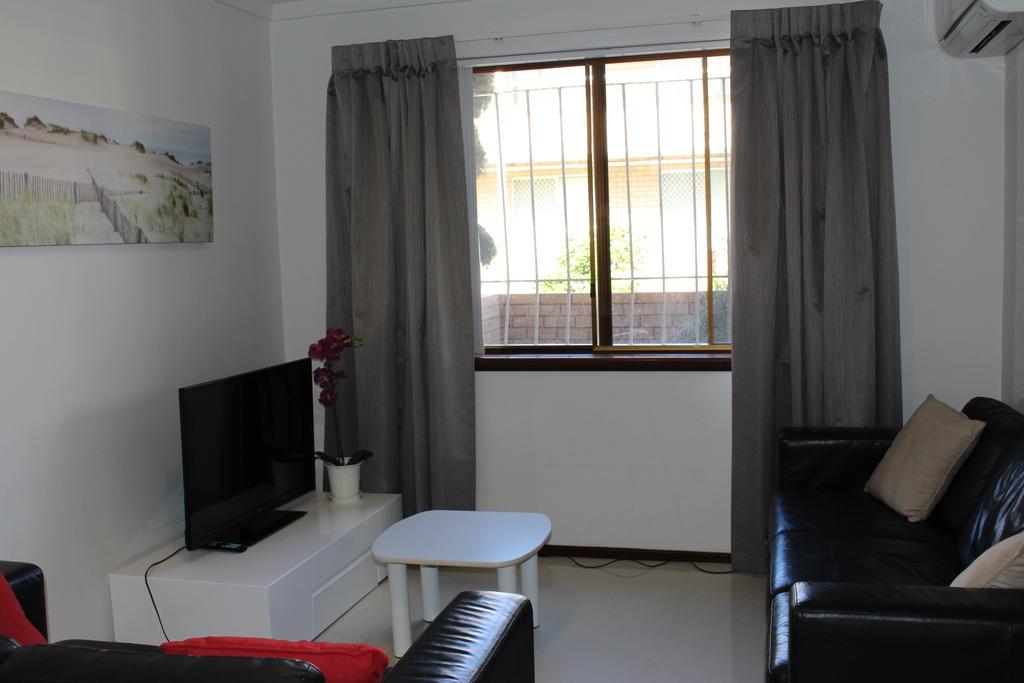 Apartment 2 Bedroom Deluxe Serviced Apartments Victoria Park Perth -5 Mins Walk Aldi & Cafe Strip