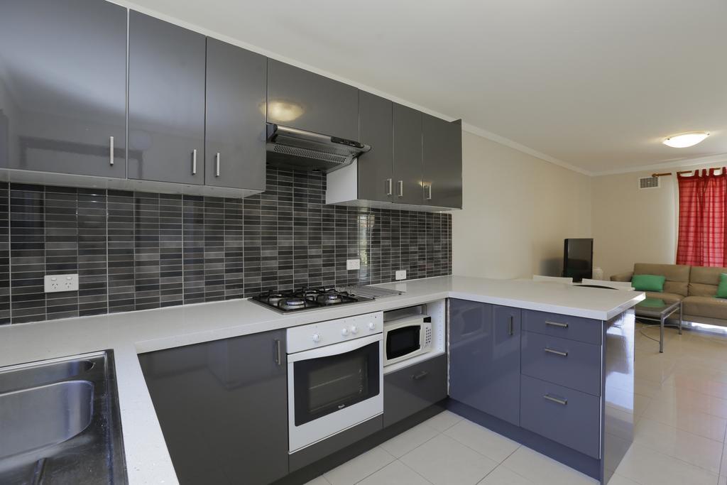Apartment 2 Bedroom Deluxe Serviced Apartments Victoria Park Perth -5 Mins Walk Aldi & Cafe Strip Perth