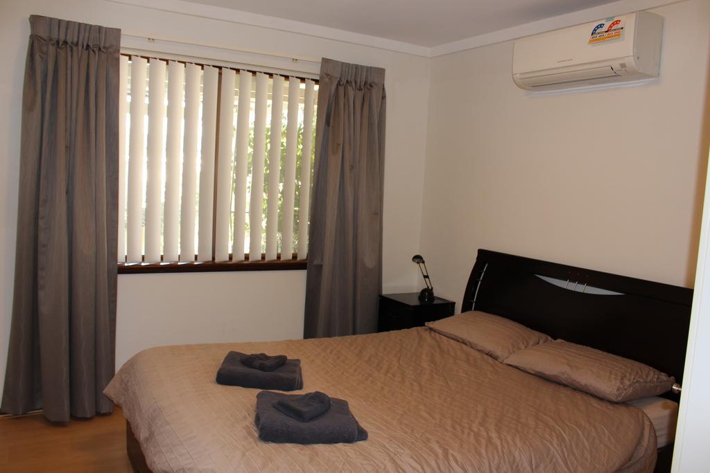 2 Bedroom Deluxe Serviced Apartments Victoria Park Perth -5 Mins Walk Aldi & Cafe Strip