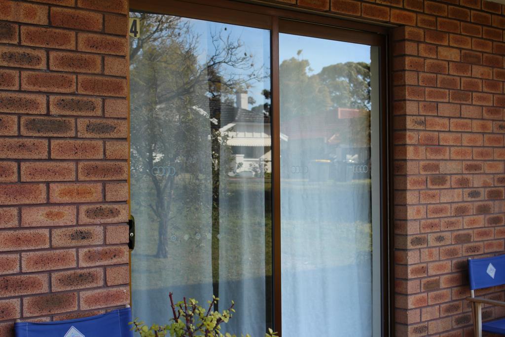 2 Bedroom Deluxe Serviced Apartments Victoria Park Perth -5 Mins Walk Aldi & Cafe Strip Apartment Perth