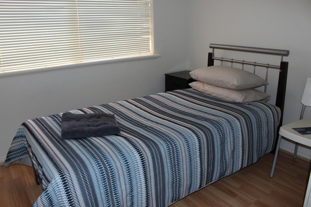2 Bedroom Deluxe Serviced Apartments Victoria Park Perth -5 Mins Walk Aldi & Cafe Strip Perth
