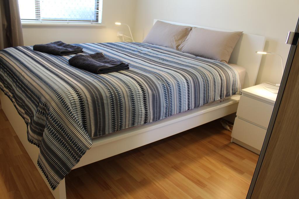 Apartment 2 Bedroom Deluxe Serviced Apartments Victoria Park Perth -5 Mins Walk Aldi & Cafe Strip *