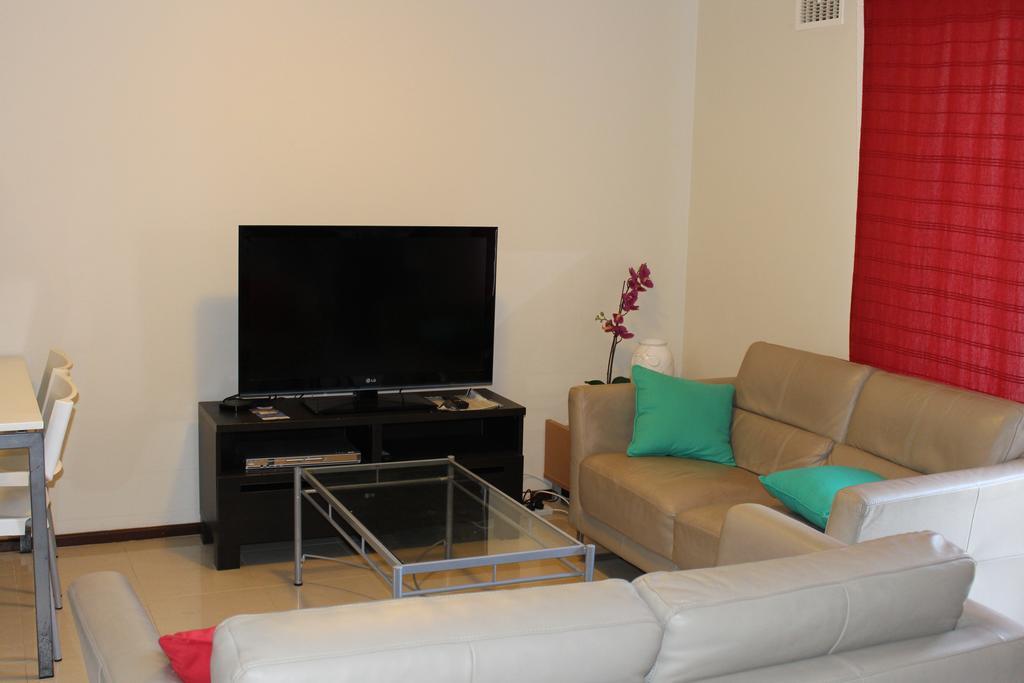 Apartment 2 Bedroom Deluxe Serviced Apartments Victoria Park Perth -5 Mins Walk Aldi & Cafe Strip Perth