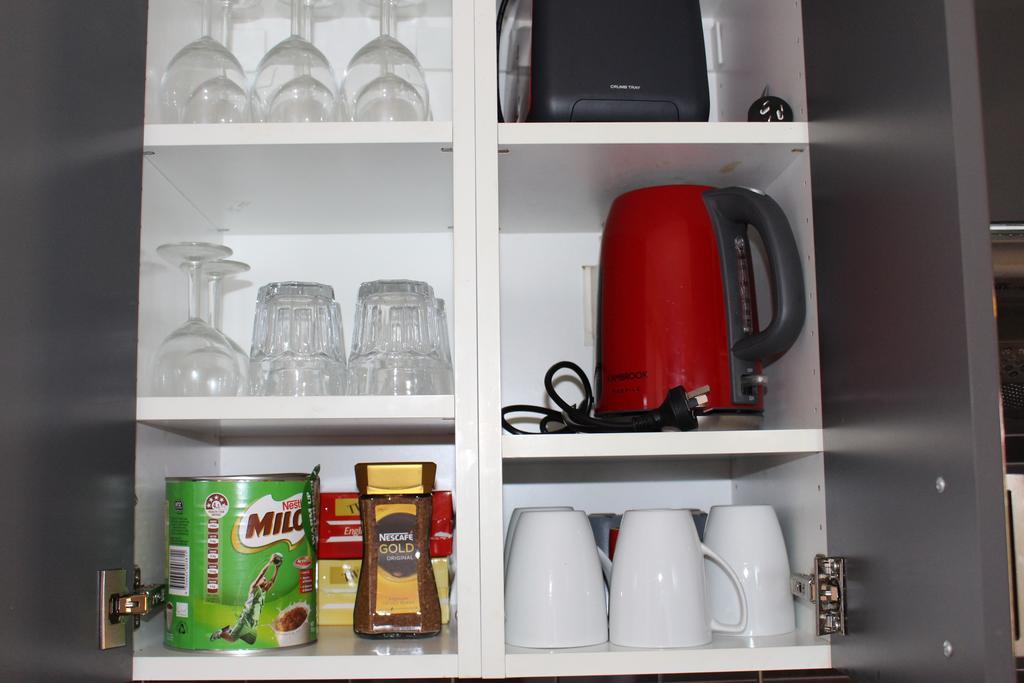 Apartment 2 Bedroom Deluxe Serviced Apartments Victoria Park Perth -5 Mins Walk Aldi & Cafe Strip *
