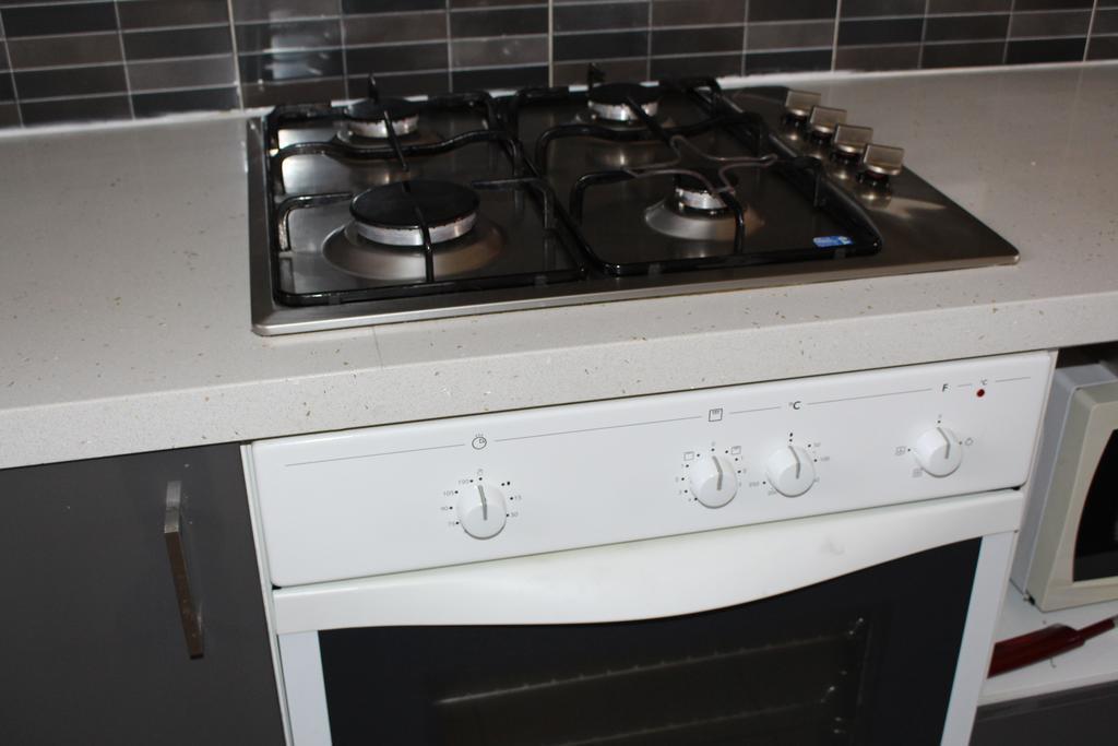 2 Bedroom Deluxe Serviced Apartments Victoria Park Perth -5 Mins Walk Aldi & Cafe Strip Apartment