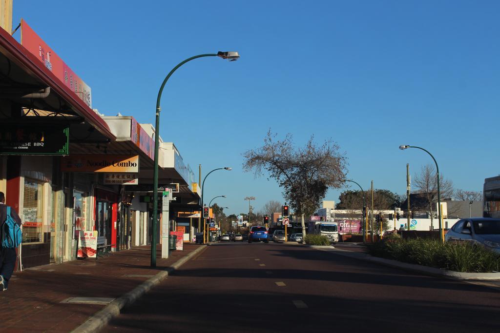 2 Bedroom Deluxe Serviced Apartments Victoria Park Perth -5 Mins Walk Aldi & Cafe Strip Apartment Perth