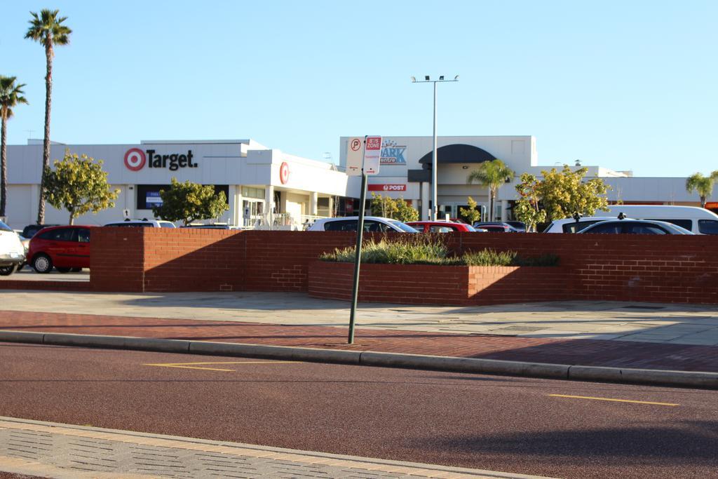 Apartment 2 Bedroom Deluxe Serviced Apartments Victoria Park Perth -5 Mins Walk Aldi & Cafe Strip Perth
