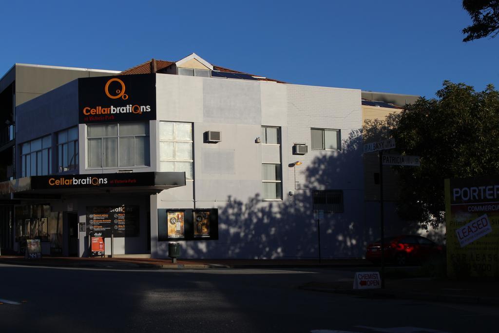 2 Bedroom Deluxe Serviced Apartments Victoria Park Perth -5 Mins Walk Aldi & Cafe Strip *