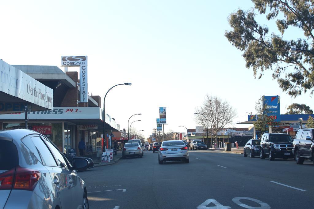 2 Bedroom Deluxe Serviced Apartments Victoria Park Perth -5 Mins Walk Aldi & Cafe Strip