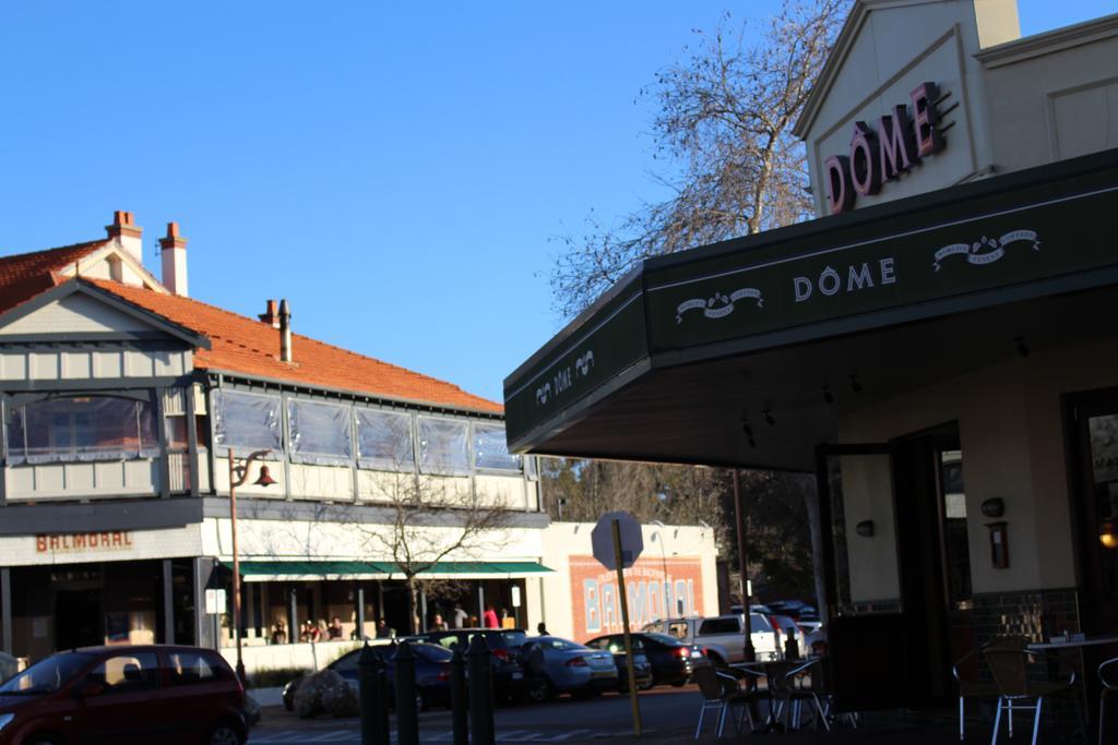 2 Bedroom Deluxe Serviced Apartments Victoria Park Perth -5 Mins Walk Aldi & Cafe Strip Apartment