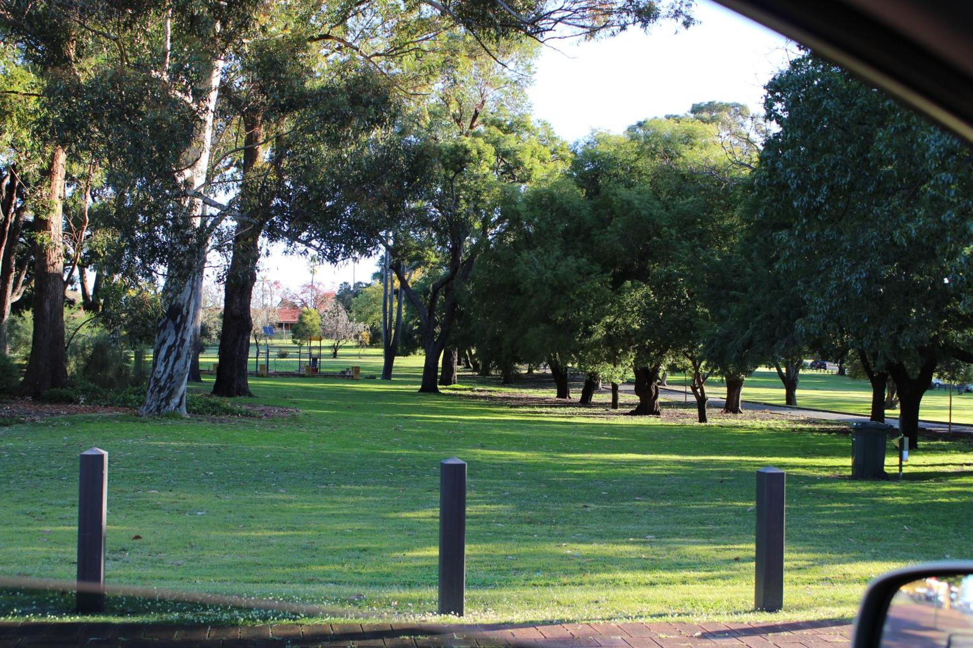 Apartment 2 Bedroom Deluxe Serviced Apartments Victoria Park Perth -5 Mins Walk Aldi & Cafe Strip