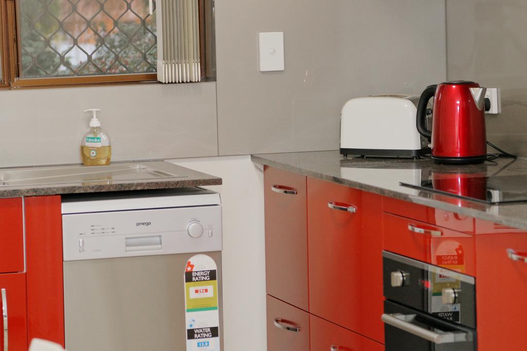 2 Bedroom Deluxe Serviced Apartments Victoria Park Perth -5 Mins Walk Aldi & Cafe Strip Perth