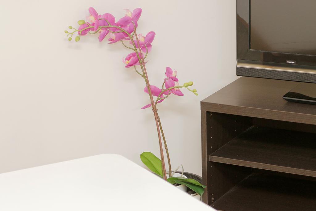Apartment 2 Bedroom Deluxe Serviced Apartments Victoria Park Perth -5 Mins Walk Aldi & Cafe Strip