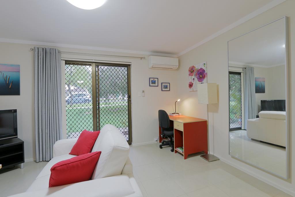 2 Bedroom Deluxe Serviced Apartments Victoria Park Perth -5 Mins Walk Aldi & Cafe Strip