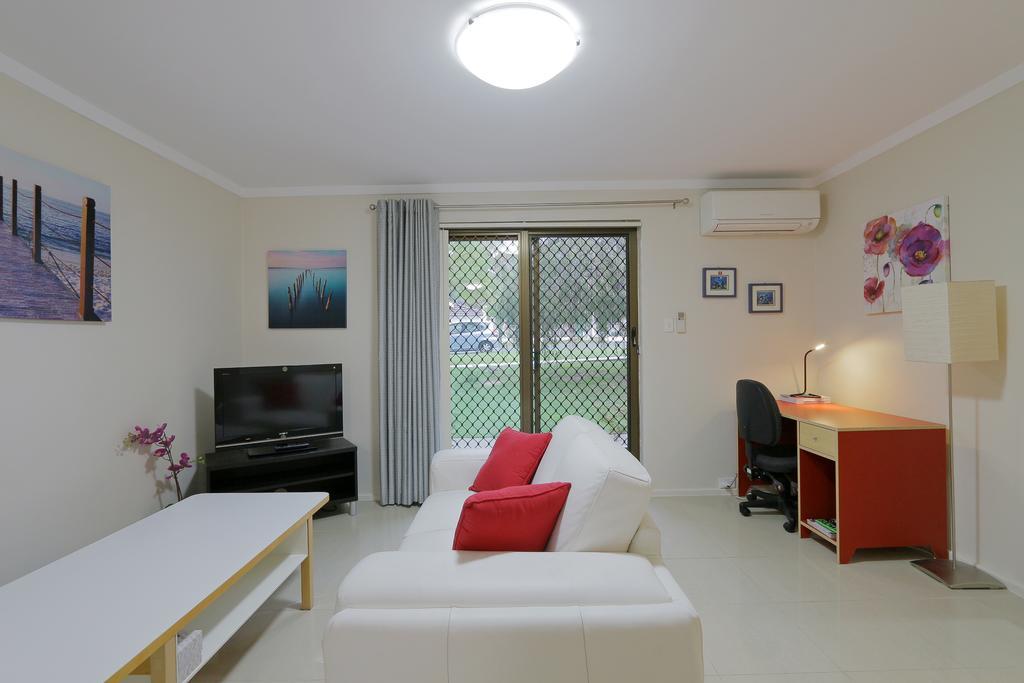 2 Bedroom Deluxe Serviced Apartments Victoria Park Perth -5 Mins Walk Aldi & Cafe Strip Apartment Perth