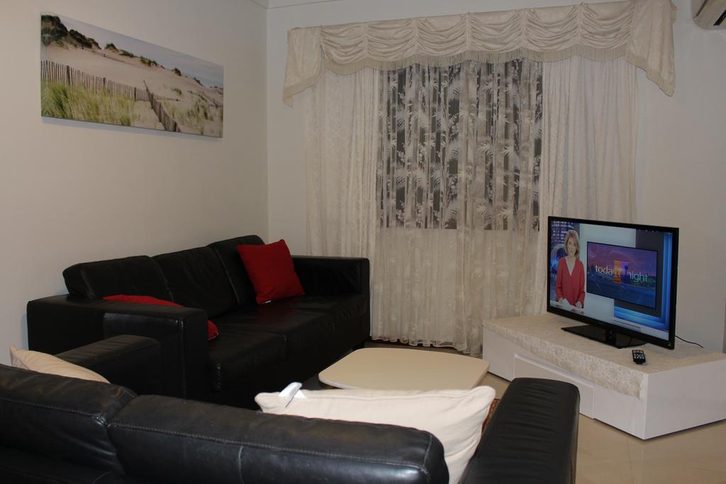2 Bedroom Deluxe Serviced Apartments Victoria Park Perth -5 Mins Walk Aldi & Cafe Strip * Perth
