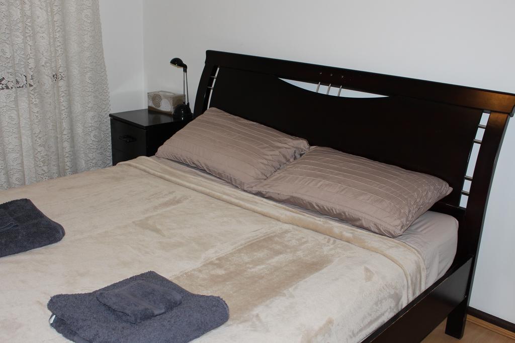 2 Bedroom Deluxe Serviced Apartments Victoria Park Perth -5 Mins Walk Aldi & Cafe Strip Apartment Perth