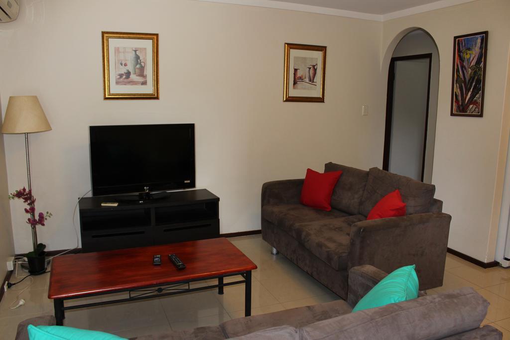 2 Bedroom Deluxe Serviced Apartments Victoria Park Perth -5 Mins Walk Aldi & Cafe Strip
