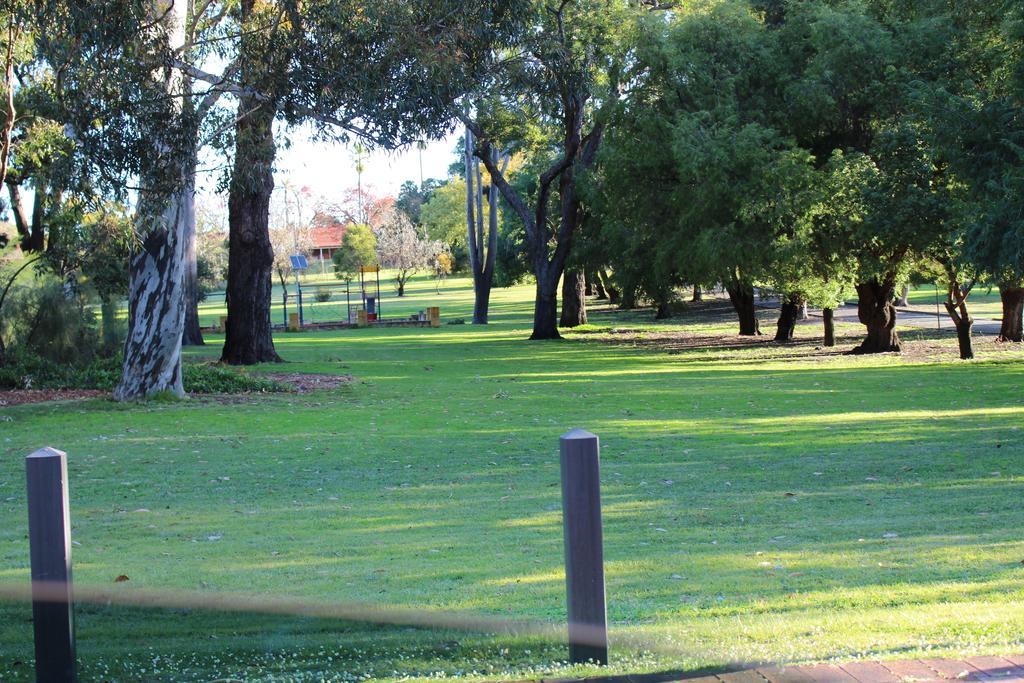 2 Bedroom Deluxe Serviced Apartments Victoria Park Perth -5 Mins Walk Aldi & Cafe Strip Apartment Perth