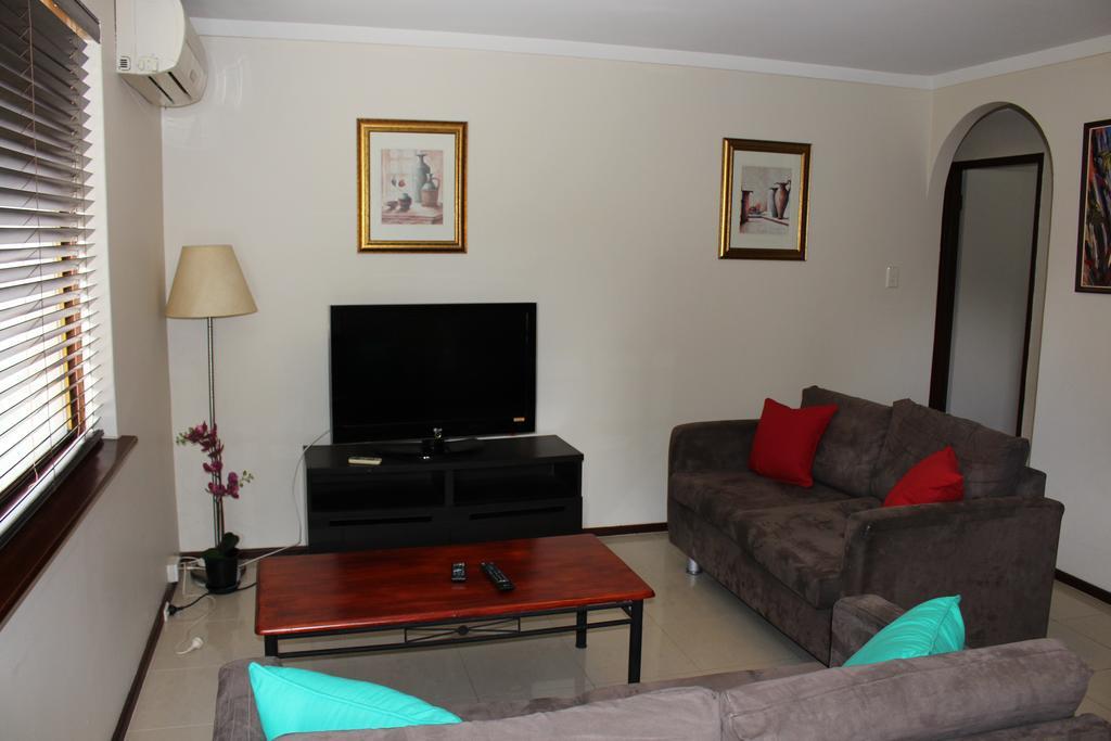 2 Bedroom Deluxe Serviced Apartments Victoria Park Perth -5 Mins Walk Aldi & Cafe Strip Perth