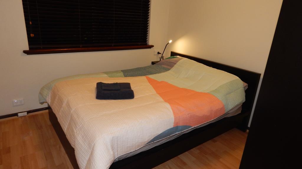 2 Bedroom Deluxe Serviced Apartments Victoria Park Perth -5 Mins Walk Aldi & Cafe Strip Apartment *