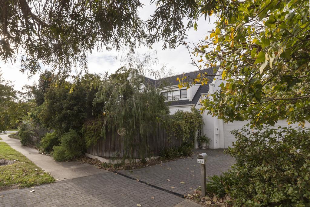 Bed & Breakfast Aarn House Airport Perth