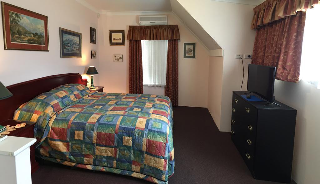 Aarn House Airport Bed & Breakfast