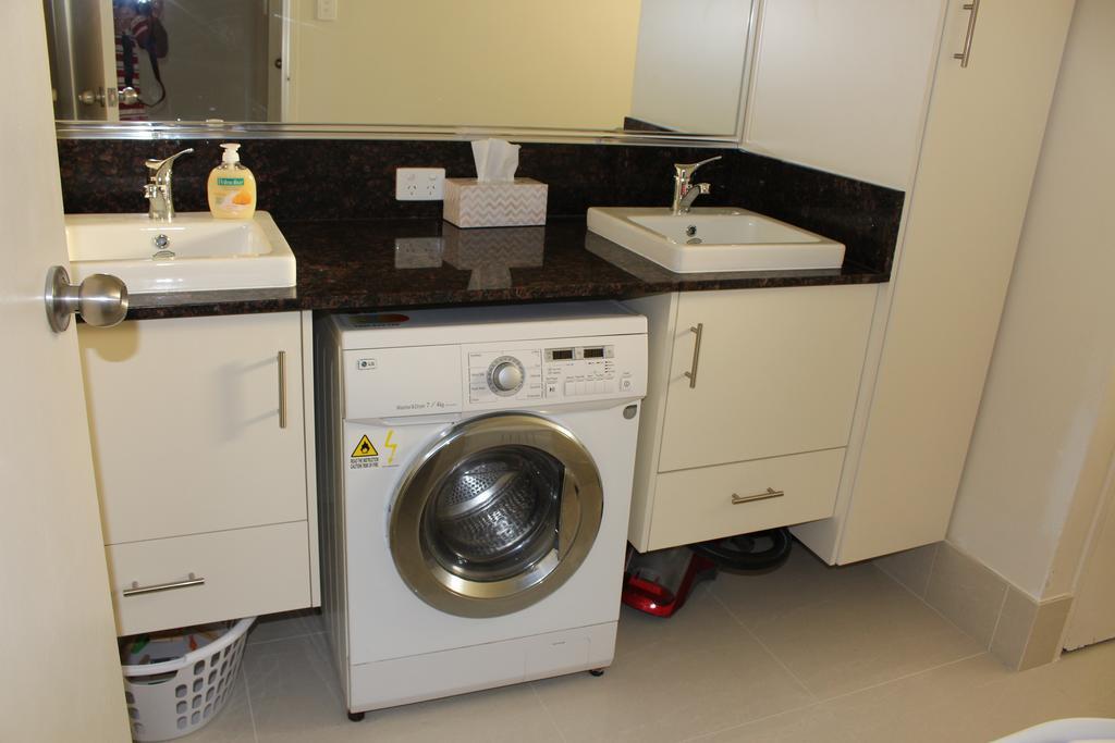 2 Bedroom Deluxe Serviced Apartments Victoria Park Perth -5 Mins Walk Aldi & Cafe Strip Apartment