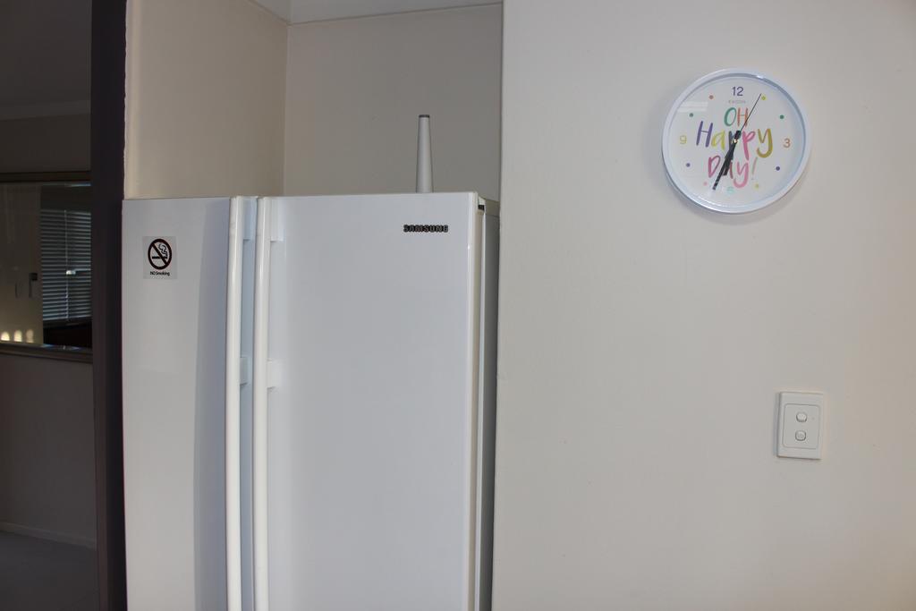 2 Bedroom Deluxe Serviced Apartments Victoria Park Perth -5 Mins Walk Aldi & Cafe Strip *