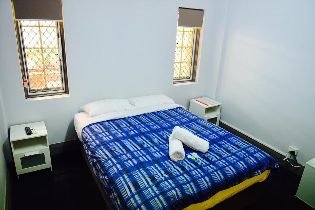 Hostel The Emperors Crown Hostel Perth