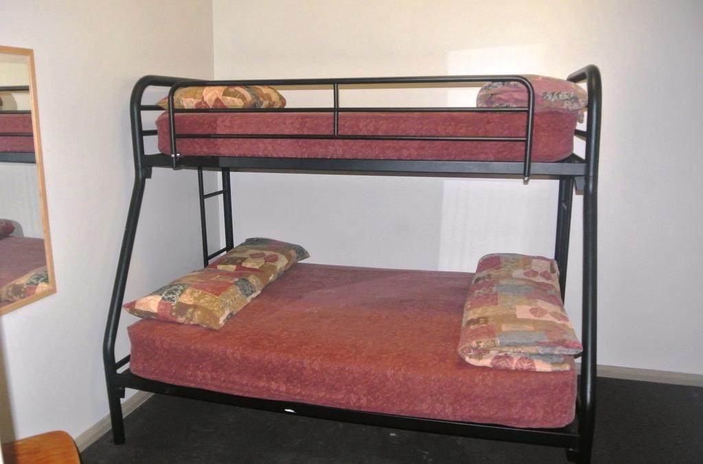 Globe Backpackers And Oasis Hostel *