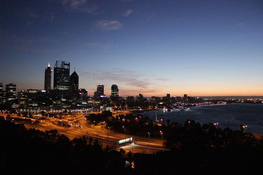 Retreat - Parking, Pool, Self Contained Perth