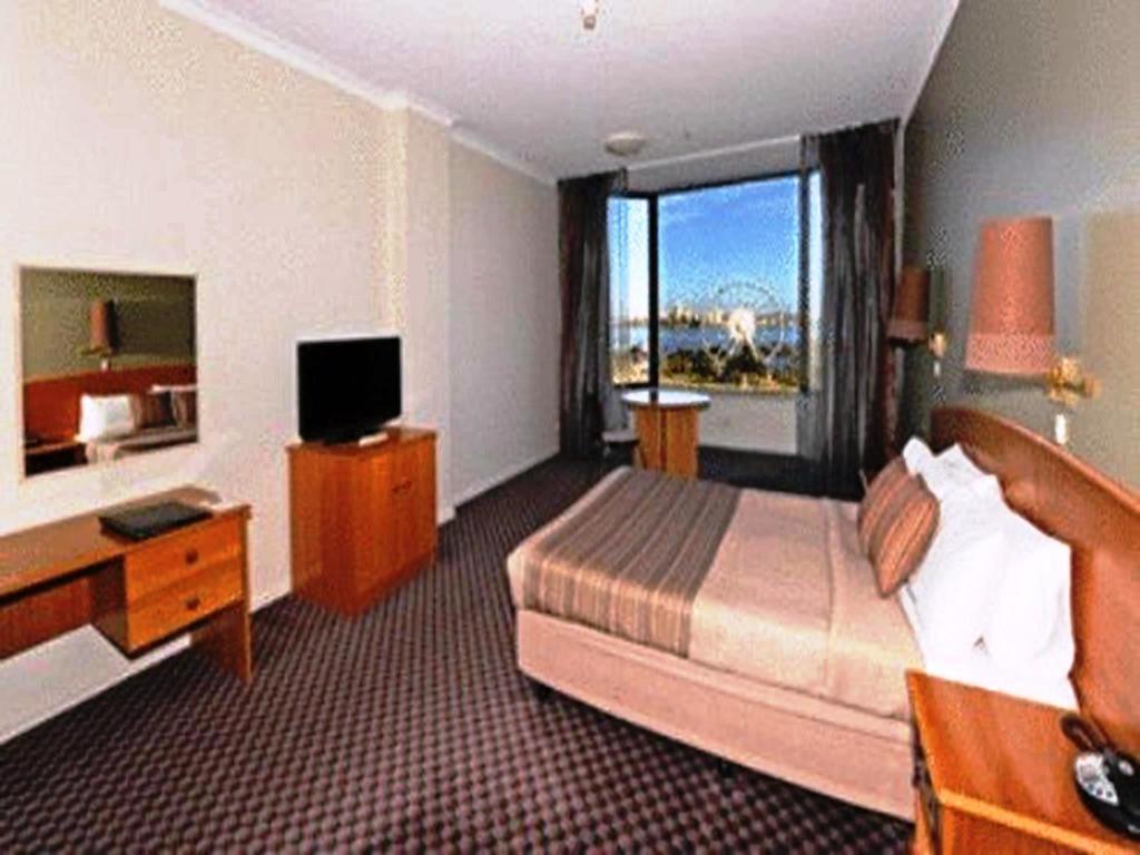 Quay 4*