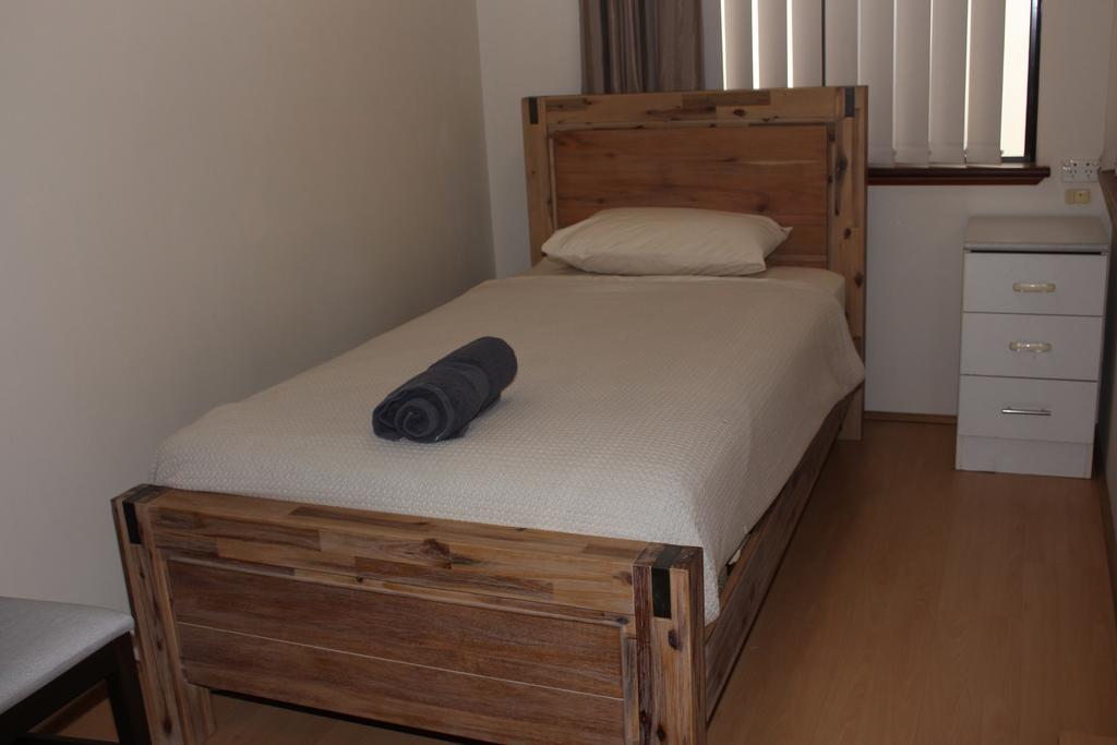 2 Bedroom Deluxe Serviced Apartments Victoria Park Perth -5 Mins Walk Aldi & Cafe Strip